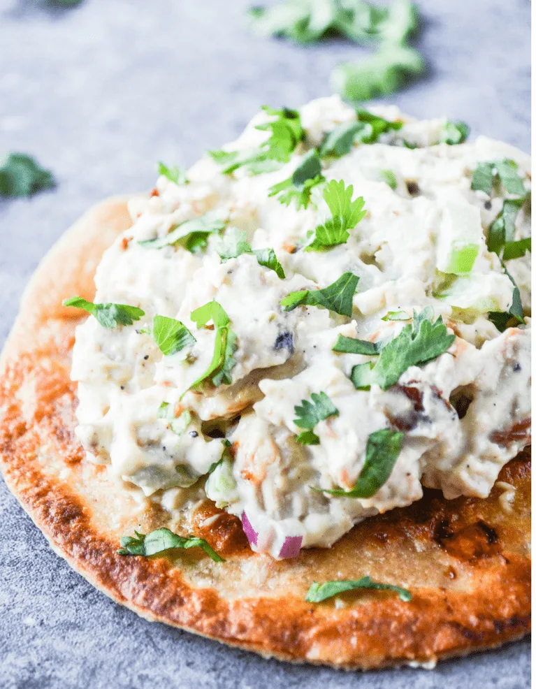 This Low Carb Avocado Chicken Salad is deliciously creamy with a bit of crunch and is the perfect low carb meal on the go! | heyketomama.com