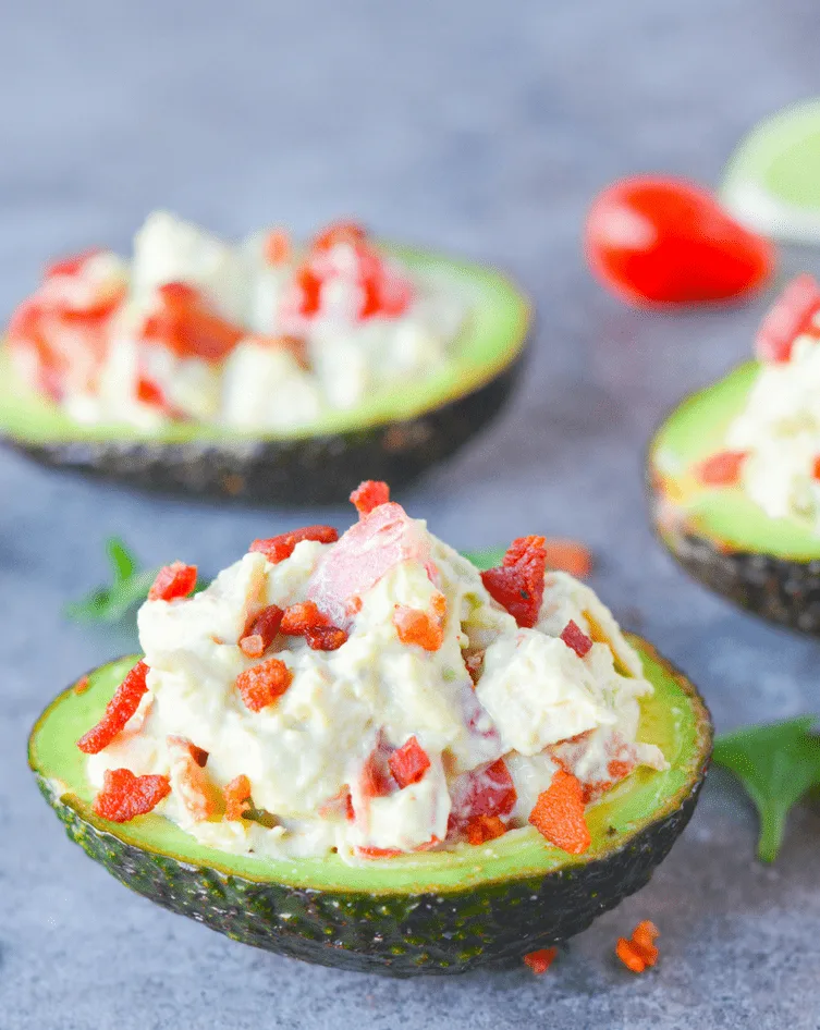 These 5 Minute Chicken Club Stuffed Avocados make for an extremely easy, filling, and refreshing meal! | heyketomama.com