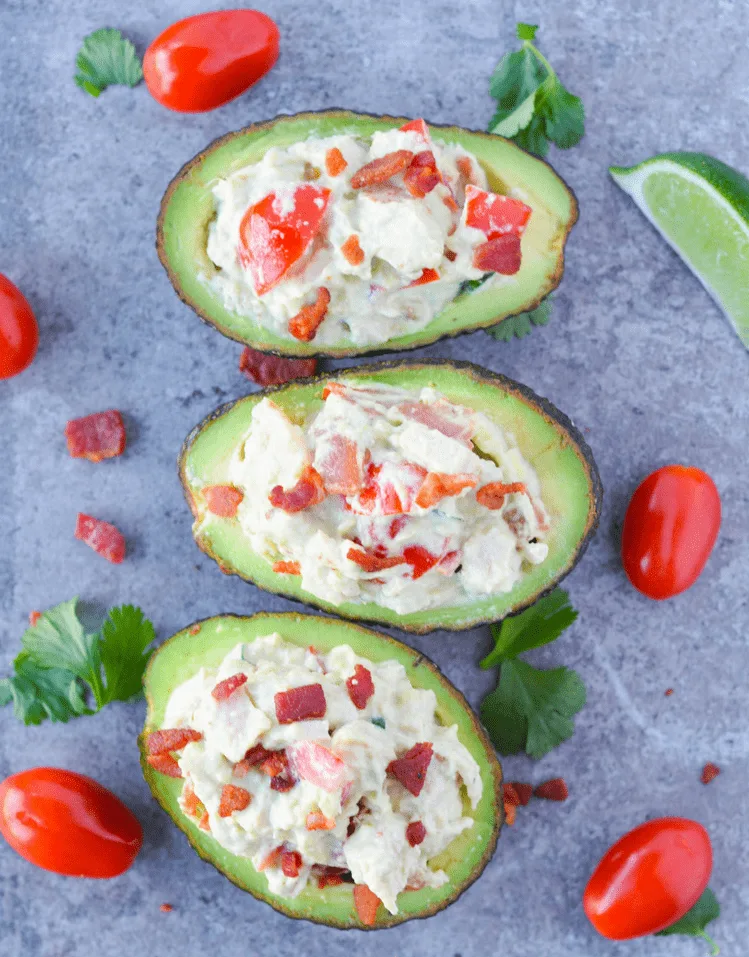 These 5 Minute Chicken Club Stuffed Avocados make for an extremely easy, filling, and refreshing meal! | heyketomama.com