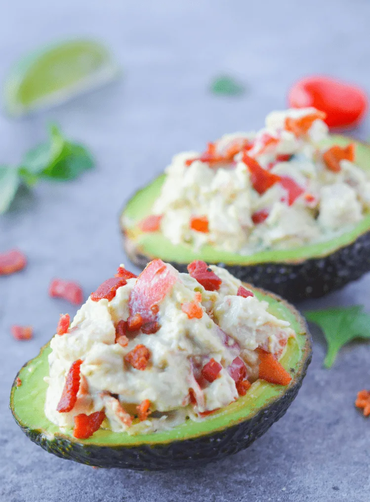 These 5 Minute Chicken Club Stuffed Avocados make for an extremely easy, filling, and refreshing meal! | heyketomama.com