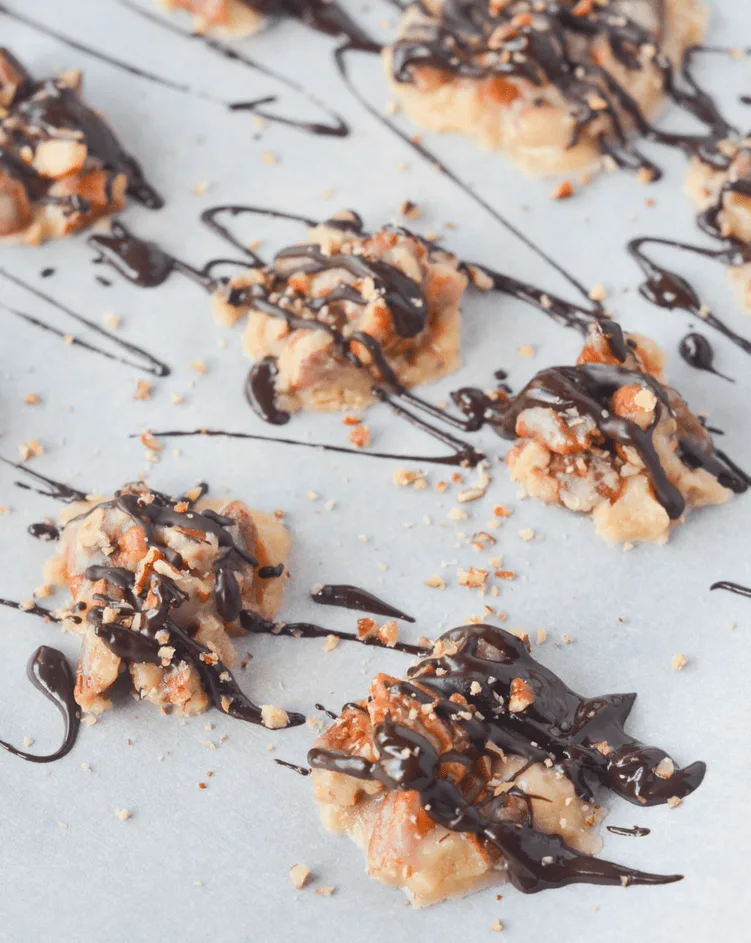 These Keto Pecan Pie Clusters are a great, easy to make treat for satisfying any low carb sweet tooth! | heyketomama.com