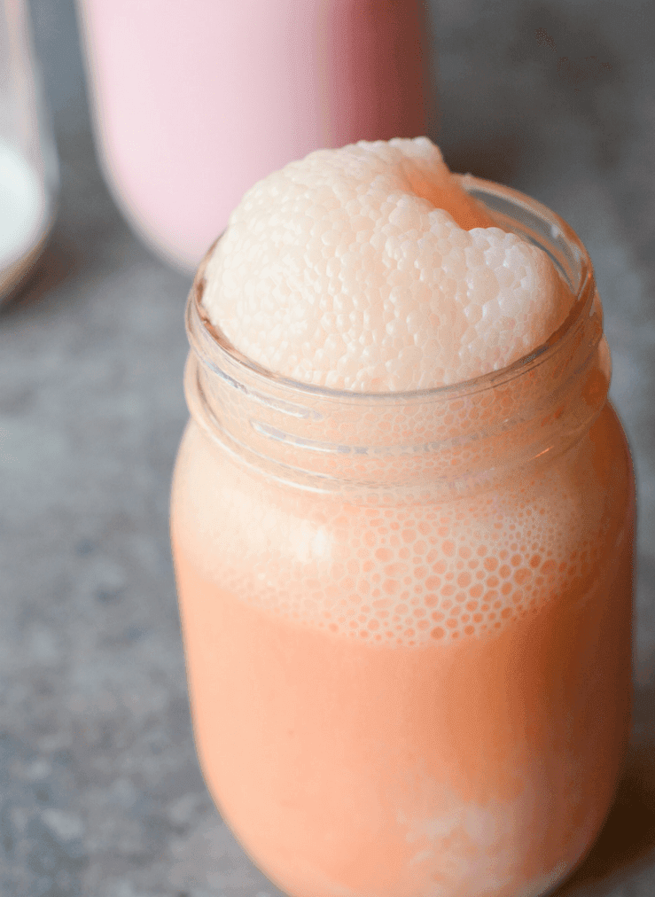 These Keto Friendly Floats will help you wash down your favorite meal in a low carb, high fat way! They’re ridiculously simple and amazingly yummy! | heyketomama.com