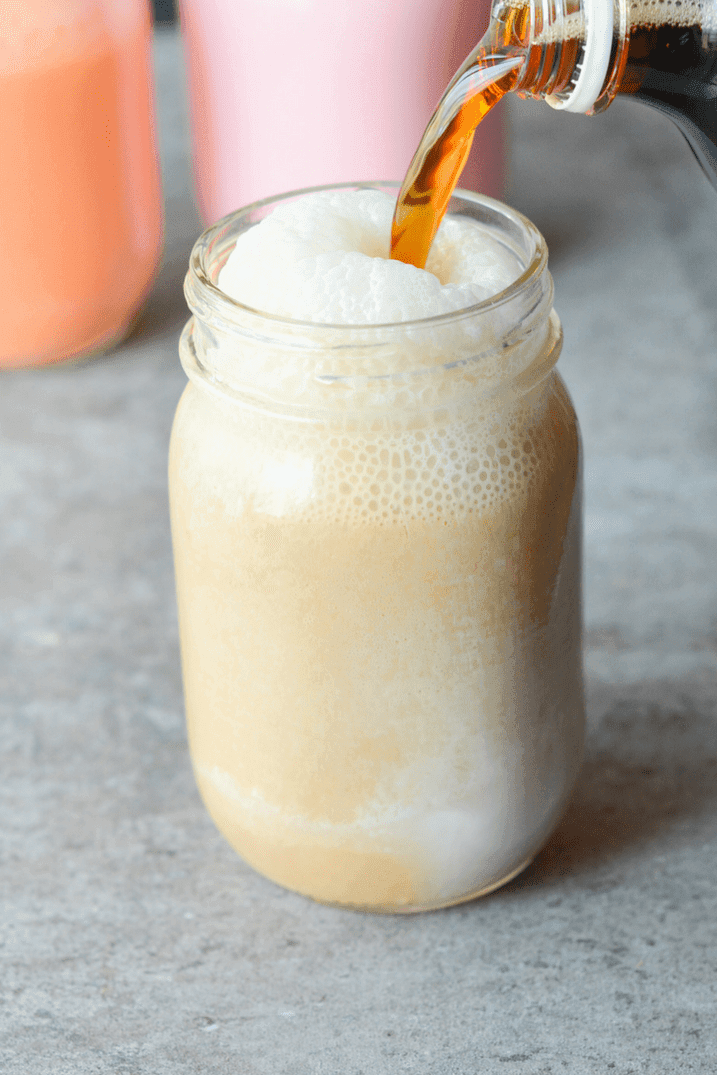 These Keto Friendly Floats will help you wash down your favorite meal in a low carb, high fat way! They’re ridiculously simple and amazingly yummy! | heyketomama.com