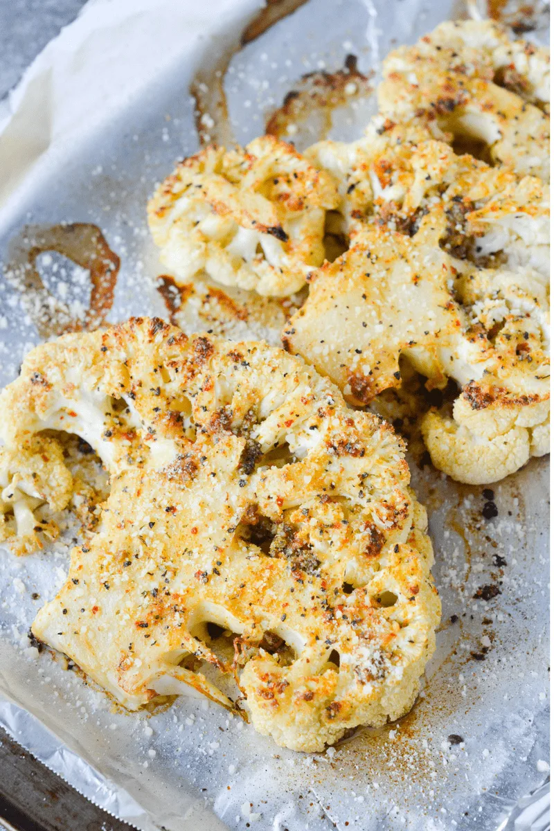 This Parmesan Cauliflower Steak is an amazing vegetarian meal to satisfy your taste buds and make your tummy smile! | heyketomama.com