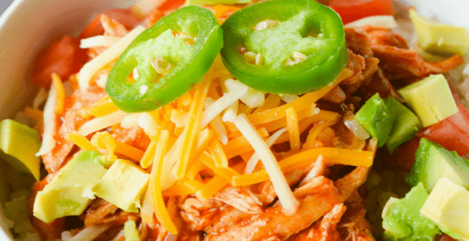 This Keto Chicken Enchilada Bowl is a low carb twist on a Mexican favorite! It's SO easy to make, totally filling and ridiculously yummy! | heyketomama.com
