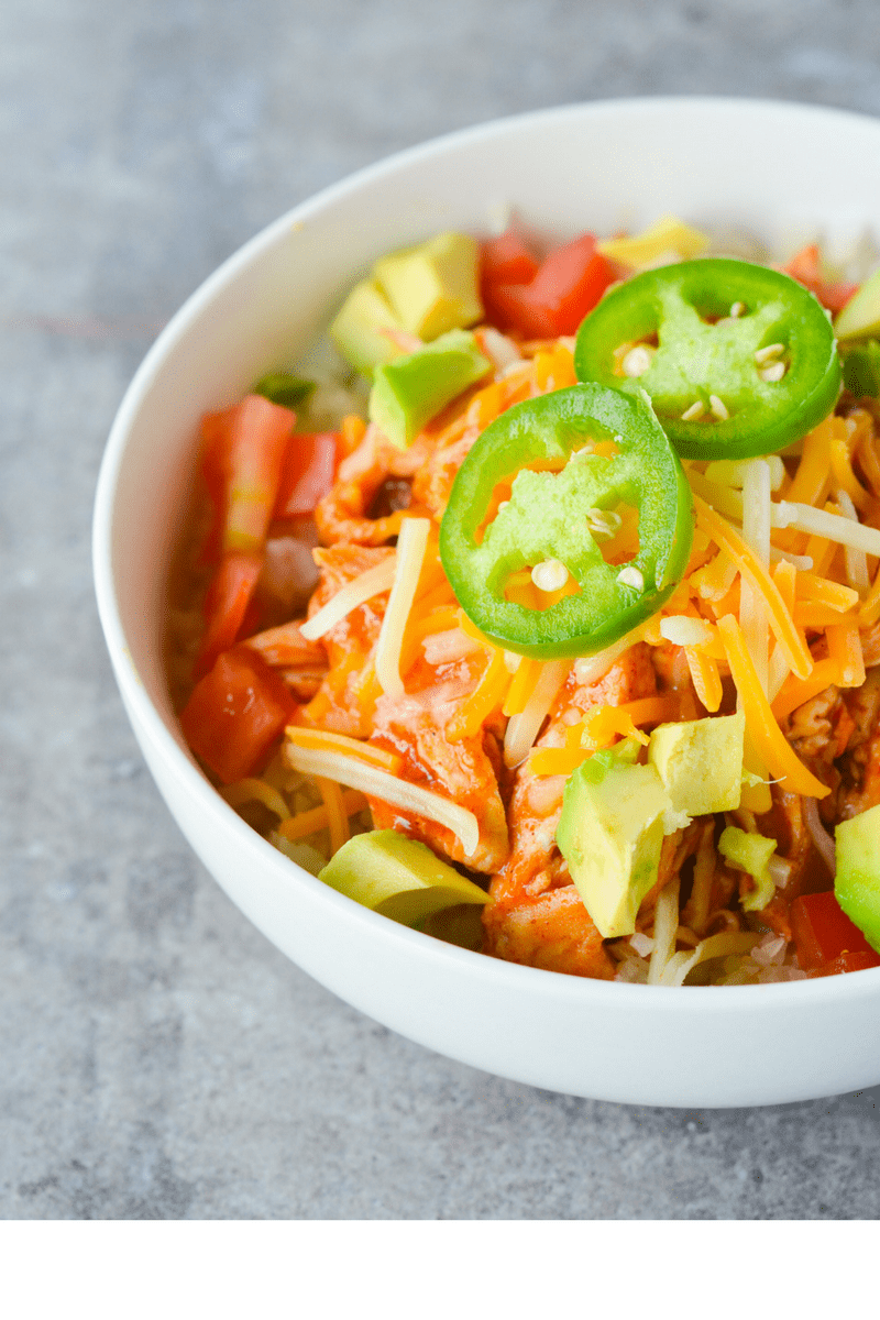 This Keto Chicken Enchilada Bowl is a low carb twist on a Mexican favorite! It's SO easy to make, totally filling and ridiculously yummy! | heyketomama.com