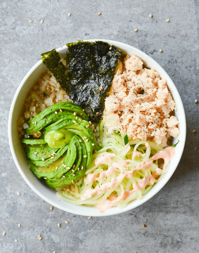 This Keto Salmon Sushi Bowl is a spicy low carb dish created to restore hope to all of the sushi lovers who have gone Keto. | heyketomama.com