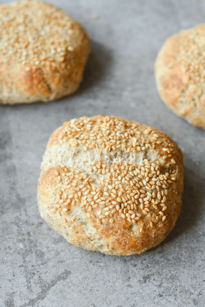 These are the best keto dinner rolls to help replace bread in your low carb lifestyle. This recipe is easy, filling, and delicious! | heyketomama.com