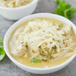 This Keto White Chicken Chili is an amazing comfort food for the changing seasons. It’s filling, tasty and can easily be a crockpot/freezer meal! | heyketomama.com