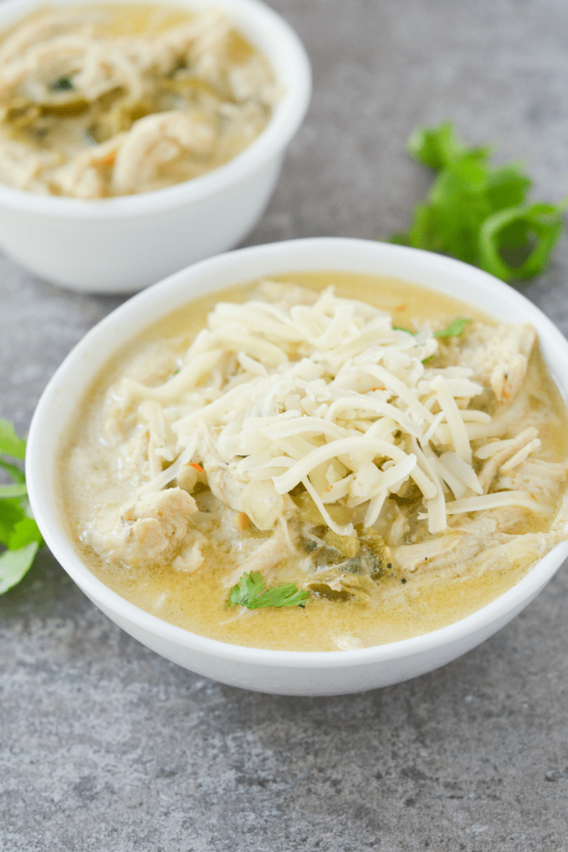 This Keto White Chicken Chili is an amazing comfort food for the changing seasons. It’s filling, tasty and can easily be a crockpot/freezer meal! | heyketomama.com