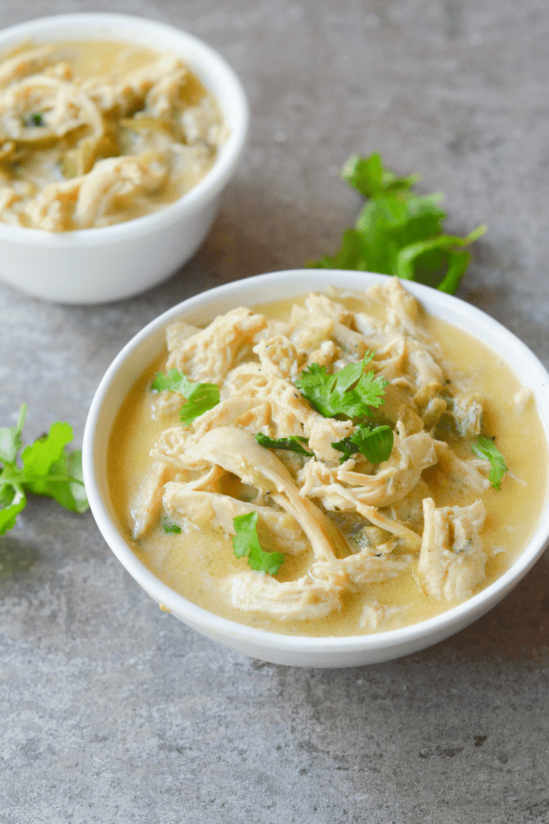 This Keto White Chicken Chili is an amazing comfort food for the changing seasons. It’s filling, tasty and can easily be a crockpot/freezer meal! | heyketomama.com