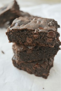 These Keto Brownies are decadent and delicious, fudgey and firm, everything a brownie should be! But the best thing these low carb brownies are is guilt free! You won't want to share them...and you won't have to! | heyketomama.com