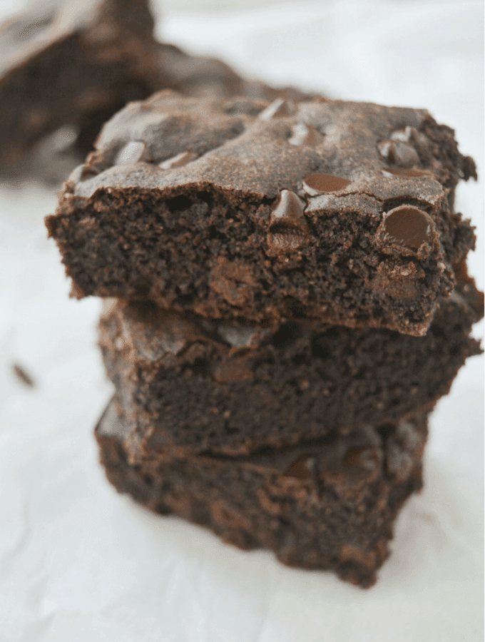 These Keto Brownies are decadent and delicious, fudgey and firm, everything a brownie should be! But the best thing these low carb brownies are is guilt free! You won't want to share them...and you won't have to! | heyketomama.com