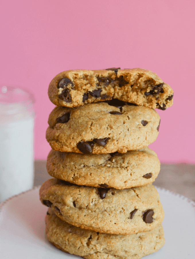 These Keto Peanut Butter Chocolate Chip Cookies are the ultimate gooey, chewy and deliciously rich low carb dessert! | heyketomama.com