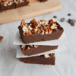 This is the BEST keto chocolate fudge. I say that because not only is it delicious and made of simple ingredients, it also doesn't melt in your hands! It's perfect for bringing to any Holiday Party. | heyketomama.com