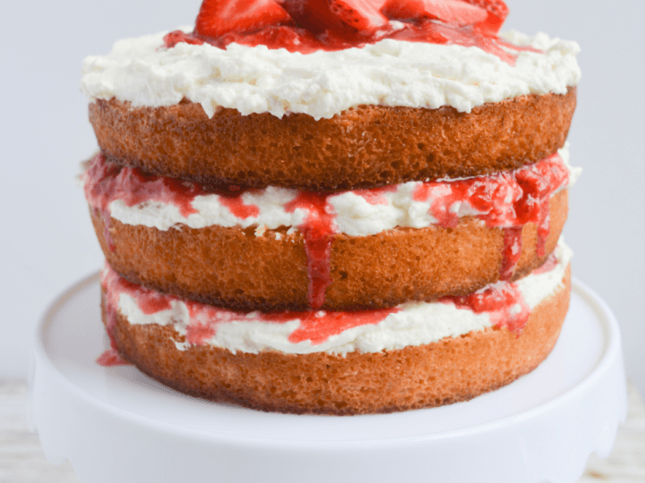 Keto Strawberry Shortcake Cake - Hey Keto Mama