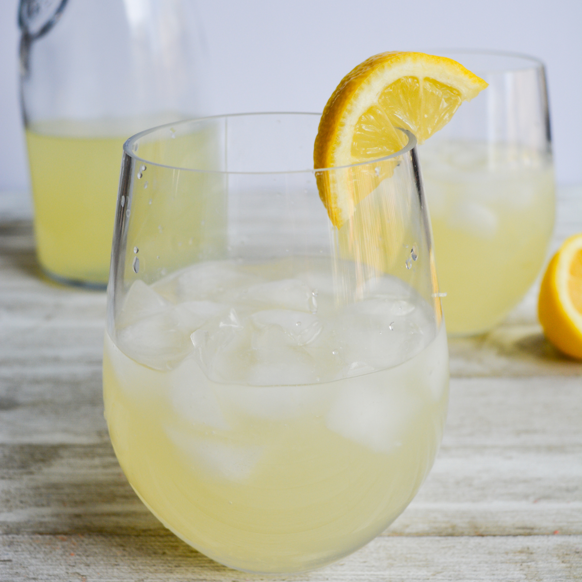 glass of keto lemonade with ice