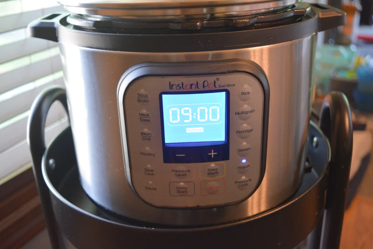 instant pot display reading 9 hours to signify yogurt is done.